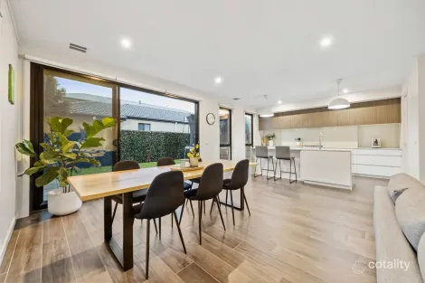 Property photo of 10 Canopy Crescent Hillside VIC 3037