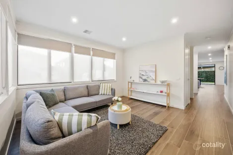 Property photo of 10 Canopy Crescent Hillside VIC 3037