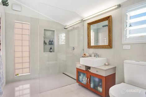 Property photo of 12 Village Bay Close Marks Point NSW 2280