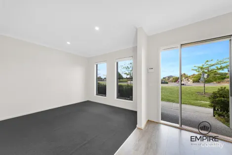 Property photo of 7 Parapet Lane Clyde North VIC 3978
