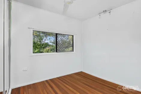 Property photo of 21 Dolphin Crescent Taranganba QLD 4703