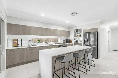 36 Shrapnel Rd, Cannon Hill, QLD 4170