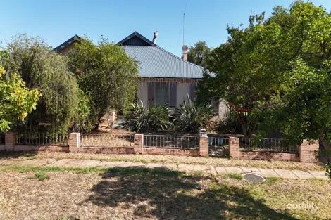 4 Forster St, Parkes, NSW 2870