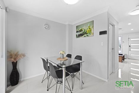 Property photo of 2 Mallow Glade Rooty Hill NSW 2766