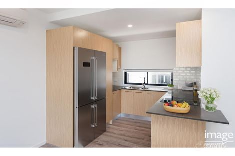 Property photo of 304/57 Ludwick Street North Cannon Hill QLD 4170