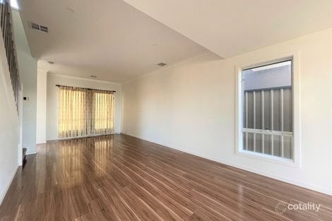 Property photo of 11 Kangaroo Paw Court Taylors Lakes VIC 3038