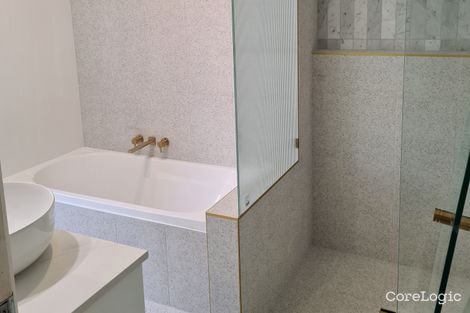 18 Tipuana Dr, Elanora, QLD 4221