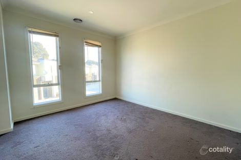 Property photo of 11 Kangaroo Paw Court Taylors Lakes VIC 3038
