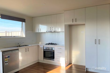 Property photo of 11 Kangaroo Paw Court Taylors Lakes VIC 3038