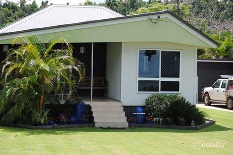 Property photo of 5 Esplanade Flying Fish Point QLD 4860