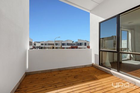 Property photo of 10 Oakden Crescent St Albans VIC 3021