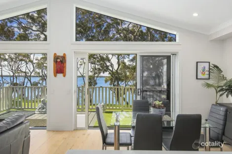 13/2 Macleay Dr, Halekulani, NSW 2262