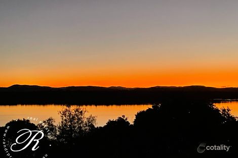 Property photo of 9 Green Point Drive Green Point NSW 2428