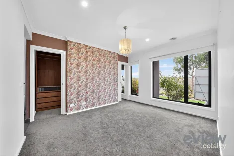 Property photo of 30 Truffle Circuit Manor Lakes VIC 3024