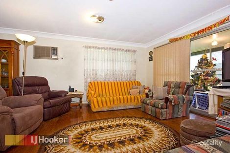 11 Widmark St, Stafford Heights, QLD 4053