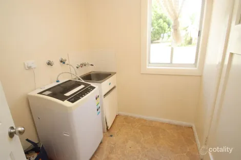 Property photo of 4 Erindee Avenue Tenterfield NSW 2372