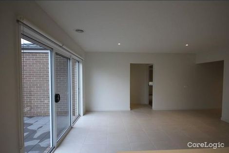 Property photo of 17 Sunflower Circuit Carrum Downs VIC 3201