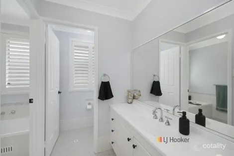Property photo of 2 Nicoli Close Buff Point NSW 2262