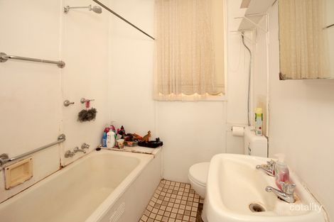 Property photo of 16 Doyle Avenue Mount Austin NSW 2650