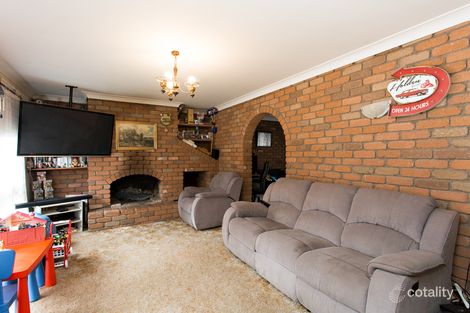 Property photo of 18 Avoca Crescent Alfredton VIC 3350