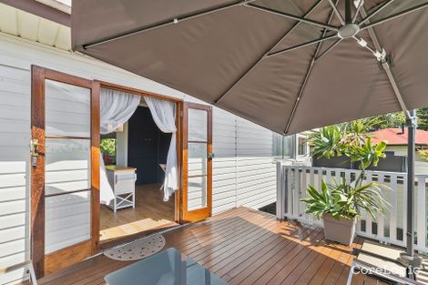 Property photo of 7 Sandy Camp Road Wynnum QLD 4178