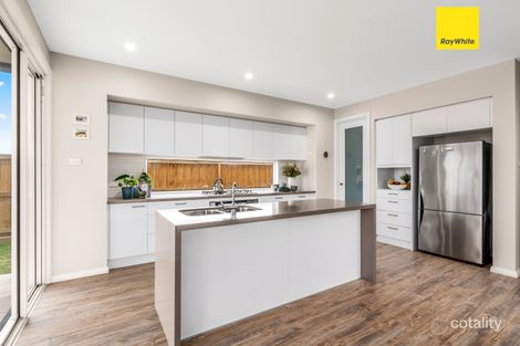 Property photo of 11 Silkstone Circuit Catherine Hill Bay NSW 2281