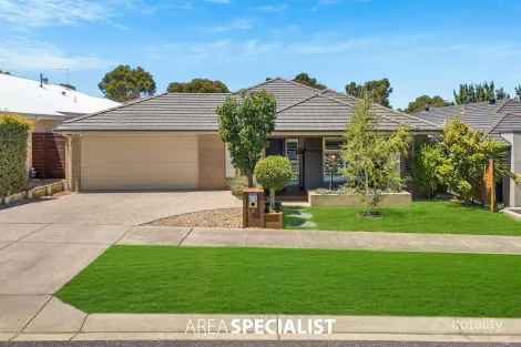 6 Montalto Dr, Pakenham, VIC 3810