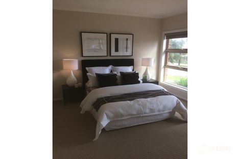 100 Toolern Waters Dr, Melton South, VIC 3338