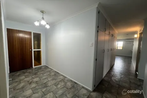 Property photo of 8 Nicklin Drive Beaconsfield QLD 4740