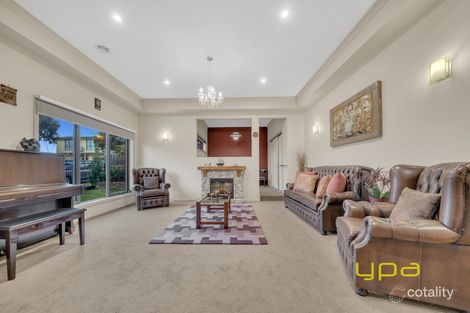Property photo of 3 Canopy Grove Cranbourne East VIC 3977