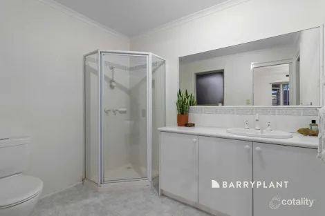 Property photo of 2 Alema Court Narre Warren South VIC 3805