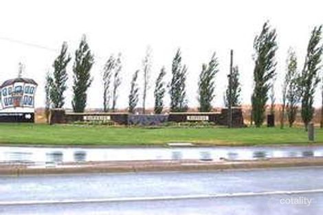 15 Pinnaroo Cres, Burnside, VIC 3023