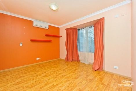 Property photo of 4 Stradbroke Gardens Ridgewood WA 6030