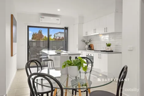 Property photo of 57 Nugget Way Cranbourne East VIC 3977