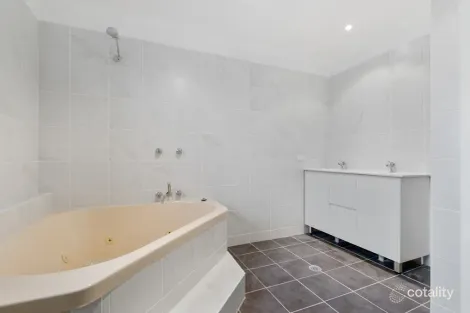 Property photo of 9 Walbon Crescent Koonawarra NSW 2530