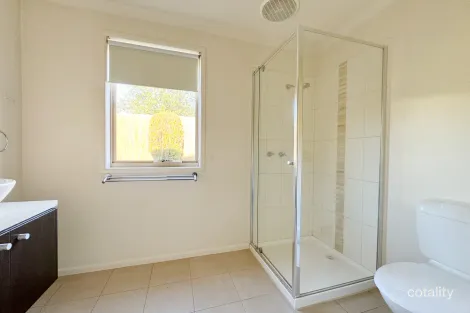 Property photo of 10 Sing Crescent Berwick VIC 3806