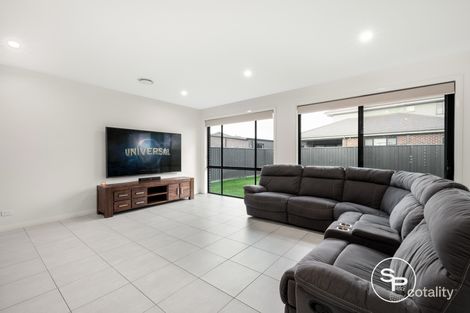 Property photo of 9 Gibbs Crescent Catherine Field NSW 2557