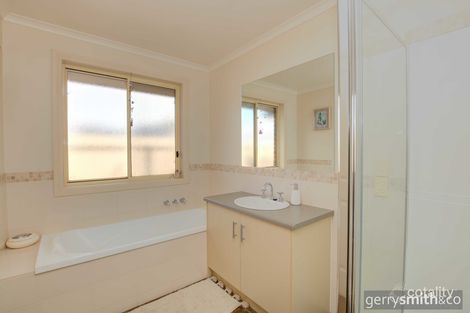 Property photo of 12 Fisher Square Horsham VIC 3400
