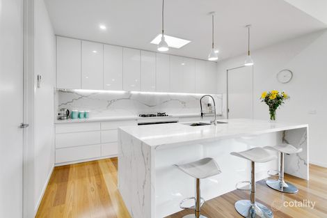 Property photo of 18 Kananook Avenue Seaford VIC 3198