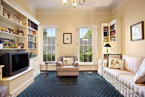 Property photo of 17 Robertson Street Toorak VIC 3142