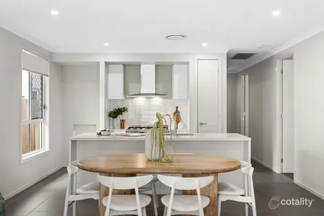 Property photo of 21 Ruchi Place Wynnum West QLD 4178