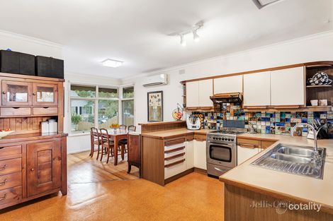 Property photo of 32 Rosalind Crescent Blackburn VIC 3130