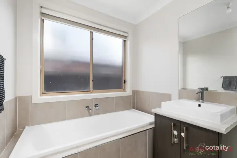 Property photo of 3 Gypsy Lane Brookfield VIC 3338
