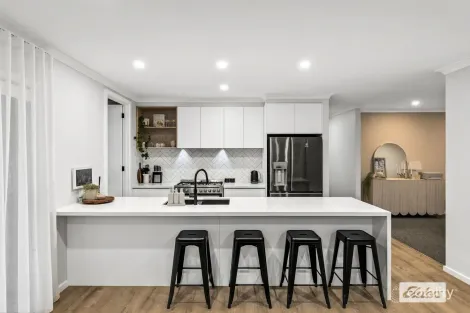 Property photo of 32 St Levans Place Lavington NSW 2641