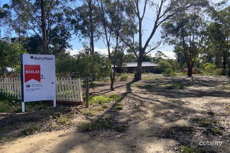 2 Banksia Ct, Long Forest, VIC 3340