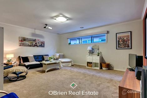 Property photo of 33 Crampton Chase Sandhurst VIC 3977