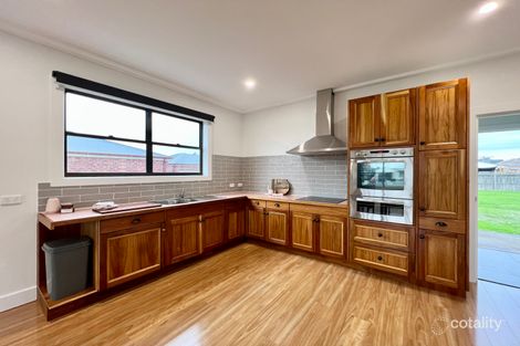 Property photo of 7 Robb Avenue Hamlyn Heights VIC 3215