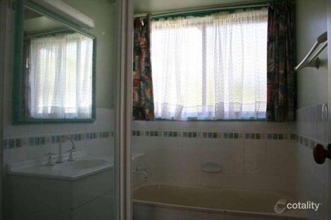 Property photo of 22 Yeovil Drive Bomaderry NSW 2541