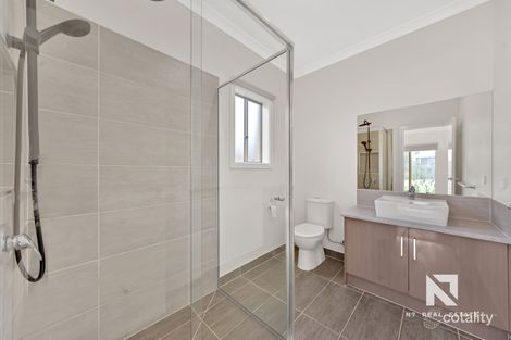 15 Sadie Ave, Thornhill Park, VIC 3335