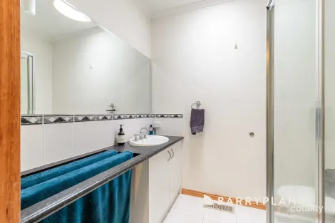 Property photo of 25 Wilona Way Berwick VIC 3806